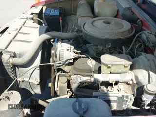 1988 Chevrolet Silverado 2500 z VIN 1GCFC24H6JZ151273, wystawiony jako IAAI lot #42625042 z przebiegiem 87 026 mil mil oraz . Historia ofert i sprzedaży dostępna na DreamBid. Obrazek 14.