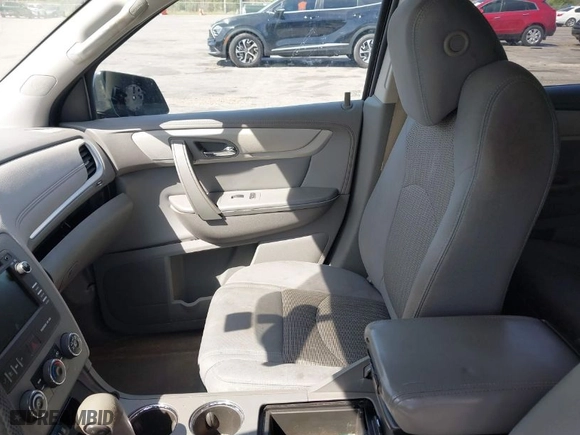 2014 Chevrolet Traverse LS with VIN 1GNKRFED8EJ101910, listed as a IAAI auction lot 41804653 with 184,763 mi miles. Bid and sale history available at carsss.com. Image 5.