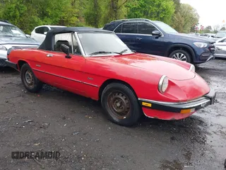1988 Alfa Romeo Spider Graduate z VIN ZARBA5644J1062094, wystawiony jako IAAI lot #42146385 z przebiegiem 89 940 mil mil oraz . Historia ofert i sprzedaży dostępna na DreamBid. Obrazek 1.