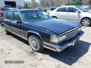 1988 Cadillac Fleetwood z VIN 1G6CB5153J4265796, wystawiony jako IAAI lot #42129869 z przebiegiem 63 756 mil mil oraz . Historia ofert i sprzedaży dostępna na DreamBid. Obrazek 1.