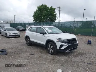 2024 Volkswagen Taos S z VIN 3VV8X7B26RM069597, wystawiony jako IAAI lot #42313701 z przebiegiem 14 050 mil mil oraz . Historia ofert i sprzedaży dostępna na DreamBid. Obrazek 1.