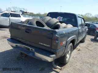 2005 Chevrolet Silverado 1500 LS with VIN 2GCEK13TX51227445, listed as a IAAI auction lot 41953780 with 231,860 mi miles. Bid and sale history available at carsss.com. Image 4.