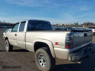 2005 Chevrolet Silverado 1500 Z71 with VIN 1GCEK19B55E286741, listed as a IAAI auction lot 38167761 with 181,382 mi miles. Bid and sale history available at carsss.com. Image 3.