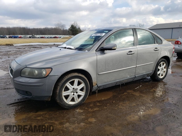 2005 Volvo S40 with VIN YV1MS682X52051693, listed as a Copart auction lot 43822795 with 215,406 mi miles and Salvage Title. Bid and sale history available at carsss.com. Image 1.