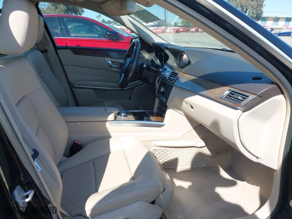 2015 Mercedes-Benz E-Class E 250 BlueTEC Luxury with VIN WDDHF0EB5FB120603, listed as a IAAI auction lot 41836068 with 112,264 mi miles. Bid and sale history available at carsss.com. Image 5.
