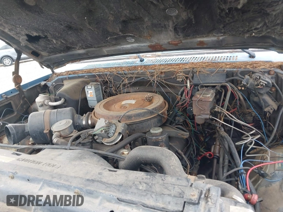 1984 Chevrolet Suburban z VIN 1G8FK16C6EF130150, wystawiony jako IAAI lot #41987449 z przebiegiem 91 357 mil mil oraz . Historia ofert i sprzedaży dostępna na DreamBid. Obrazek 10.