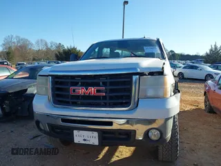 2009 GMC Sierra 2500HD SLT z VIN 1GTHK63609F177464, wystawiony jako IAAI lot #41748237 z przebiegiem Nie podano mil oraz . Historia ofert i sprzedaży dostępna na DreamBid. Obrazek 12.