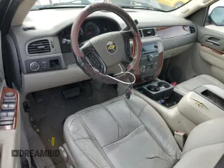 2010 Chevrolet Suburban LT with VIN 1GNUCJE06AR291731, listed as a Copart auction lot 42955925 with 256,389 mi miles and Salvage Title. Bid and sale history available at carsss.com. Image 8.