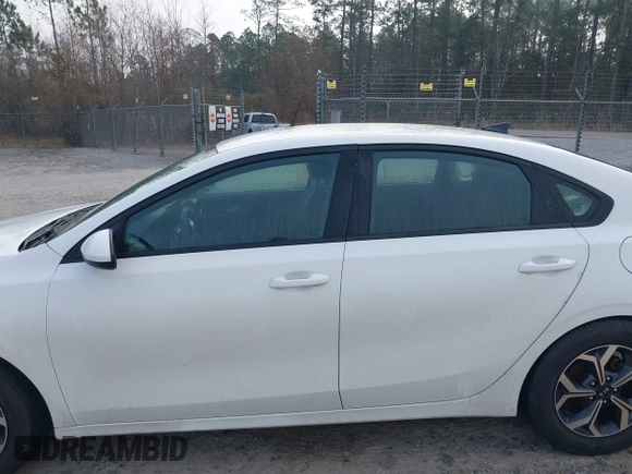 2020 Kia Forte LXS with VIN 3KPF24AD8LE150558, listed as a IAAI auction lot 41389156 with 141,682 mi miles. Bid and sale history available at carsss.com. Image 14.