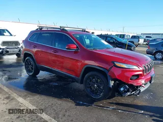 2014 Jeep Cherokee Latitude z VIN 1C4PJMCB1EW177967, wystawiony jako IAAI lot #41444789 z przebiegiem 135 537 mil mil oraz . Historia ofert i sprzedaży dostępna na DreamBid. Obrazek 1.