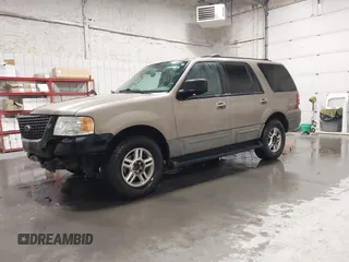 2003 Ford Expedition Special Service with VIN 1FMPU15L43LC37911, listed as a IAAI auction lot 41220050 with 221,976 mi miles. Bid and sale history available at carsss.com. Image 17.