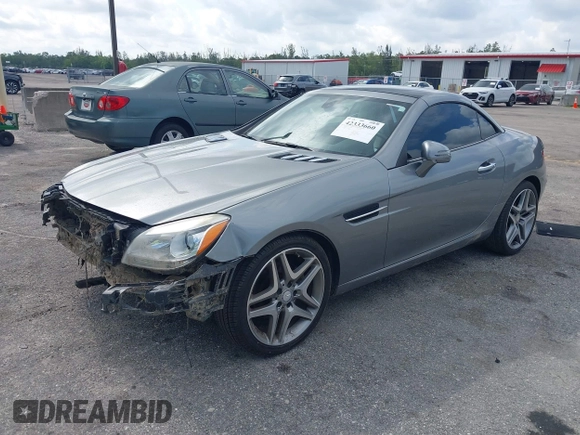 2015 Mercedes-Benz SLK 250 z VIN WDDPK4HA2FF099896, wystawiony jako IAAI lot #42333660 z przebiegiem 58 892 mil mil oraz . Historia ofert i sprzedaży dostępna na DreamBid. Obrazek 2.