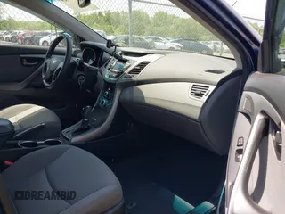 2015 Hyundai Elantra SE z VIN 5NPDH4AE7FH642092, wystawiony jako IAAI lot #42146729 z przebiegiem 119 279 mil mil oraz . Historia ofert i sprzedaży dostępna na DreamBid. Obrazek 5.