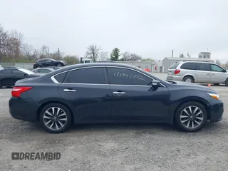 2017 Nissan Altima S z VIN 1N4AL3AP5HC134589, wystawiony jako IAAI lot #41995752 z przebiegiem 84 568 mil mil oraz . Historia ofert i sprzedaży dostępna na DreamBid. Obrazek 13.