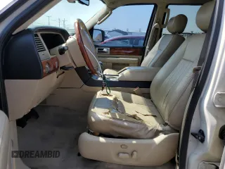 2006 Lincoln Navigator Luxury с VIN 5LMFU27576LJ28988, выставлен на аукционе Copart как лот 62513065 с пробегом 165 560 миль миль и Чистый • Clean title. История ставок и продаж доступна на DreamBid. Изображение 7.