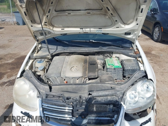 2008 Volkswagen Jetta SE with VIN 3VWRM71K28M003718, listed as a IAAI auction lot 42173542 with 294,829 mi miles and . Bid and sale history available at DreamBid. Image 10.