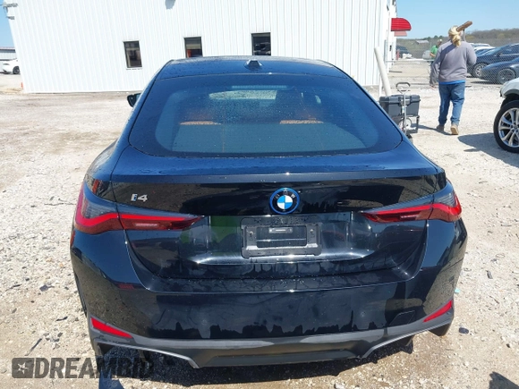 2024 BMW i4 xDrive40 z VIN WBY83FB05RFS37070, wystawiony jako IAAI lot #41975207 z przebiegiem 8 304 mil mil oraz . Historia ofert i sprzedaży dostępna na DreamBid. Obrazek 17.