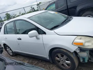 2008 Nissan Versa S с VIN 3N1BC11E48L398119, выставлен на аукционе IAAI как лот 42754328 с пробегом 179 056 миль миль и . История ставок и продаж доступна на DreamBid. Изображение 14.