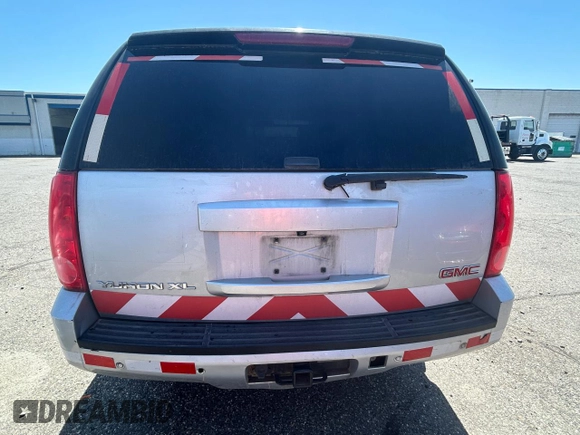 2014 GMC Yukon XL SLT with VIN 1GKS2KE71ER113015, listed as a Copart auction lot 53811995 with 327,065 mi miles and Clean Title. Bid and sale history available at carsss.com. Image 6.