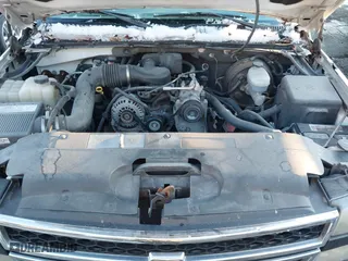 2006 Chevrolet Silverado 1500 Work Truck with VIN 3GCEC14XX6G152530, listed as a IAAI auction lot 41278198 with 261,282 mi miles. Bid and sale history available at carsss.com. Image 10.