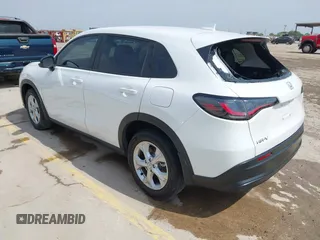 2023 Honda HR-V LX z VIN 3CZRZ1H34PM716838, wystawiony jako IAAI lot #41946033 z przebiegiem 24 958 mil mil oraz . Historia ofert i sprzedaży dostępna na DreamBid. Obrazek 3.