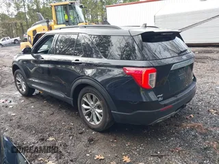 2024 Ford Explorer XLT with VIN 1FMSK8DH6RGA42433, listed as a IAAI auction lot 41807699 with 9,048 mi miles. Bid and sale history available at carsss.com. Image 3.