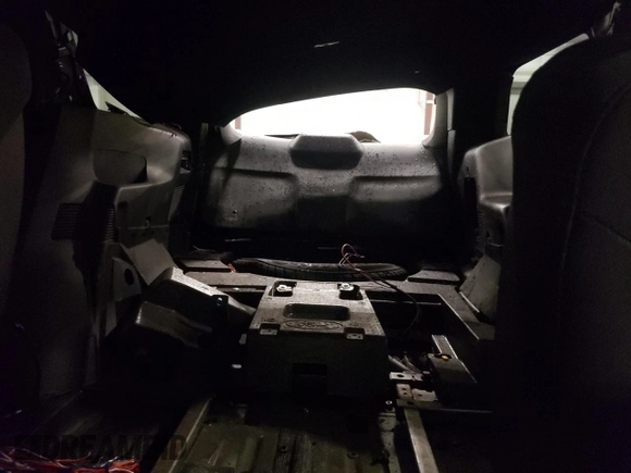 2020 Ford Explorer z VIN 1FM5K8AC3LGB76166, wystawiony jako Copart lot #43787015 z przebiegiem 107 560 mil mil oraz Szkoda całkowita • Salvage title. Historia ofert i sprzedaży dostępna na DreamBid. Obrazek 10.