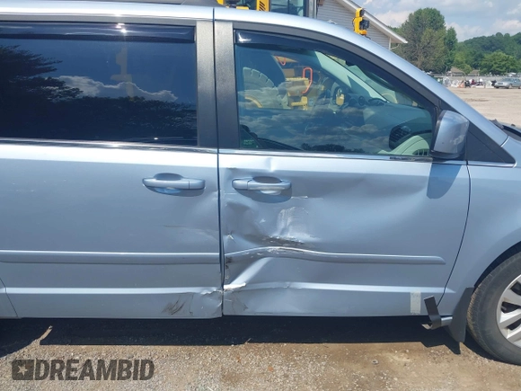 2012 Volkswagen Routan SE with VIN 2C4RVABG7CR309337, listed as a IAAI auction lot 42610070 with 117,214 mi miles and . Bid and sale history available at DreamBid. Image 6.
