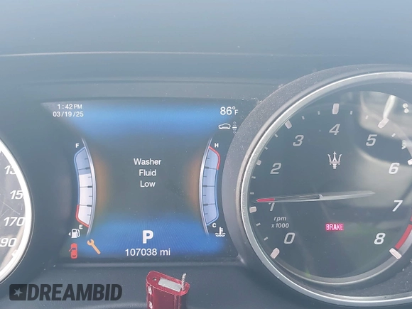 2017 Maserati Levante z VIN ZN661XUL1HX257769, wystawiony jako IAAI lot #41703740 z przebiegiem 107 038 mil mil oraz . Historia ofert i sprzedaży dostępna na DreamBid. Obrazek 15.