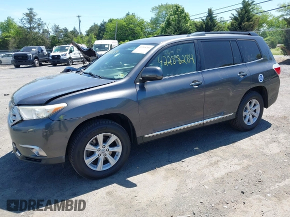 2011 Toyota Highlander z VIN 5TDBK3EH7BS064202, wystawiony jako IAAI lot #42288284 z przebiegiem 166 883 mil mil oraz . Historia ofert i sprzedaży dostępna na DreamBid. Obrazek 2.