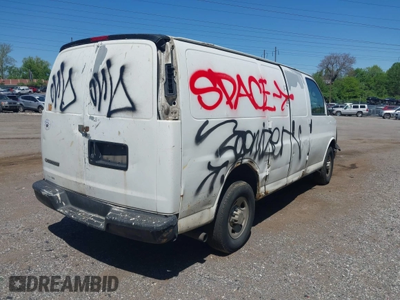 2007 Chevrolet Express Cargo Van with VIN 1GCGG25V471112976, listed as a IAAI auction lot 42130661 with 256,004 mi miles. Bid and sale history available at carsss.com. Image 16.