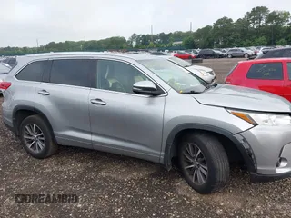 2018 Toyota Highlander SE with VIN 5TDJZRFH6JS550104, listed as a IAAI auction lot 42676132 with 107,807 mi miles and . Bid and sale history available at DreamBid. Image 13.