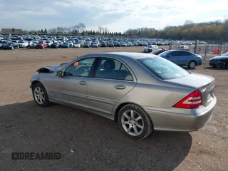 2007 Mercedes-Benz C z VIN WDBRF87H97F851056, wystawiony jako IAAI lot #42084412 z przebiegiem 1 173 665 mil mil oraz . Historia ofert i sprzedaży dostępna na DreamBid. Obrazek 3.