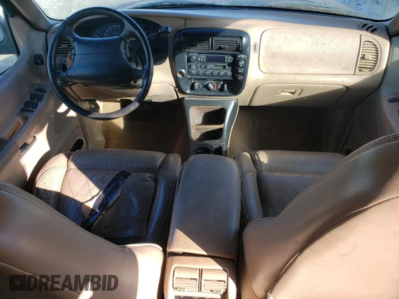 1997 Ford Explorer XL z VIN 1FMDU32E7VZB27827, wystawiony jako Copart lot #88686485 z przebiegiem 237 485 mil mil oraz Szkoda całkowita • Salvage title. Historia ofert i sprzedaży dostępna na DreamBid. Obrazek 8.