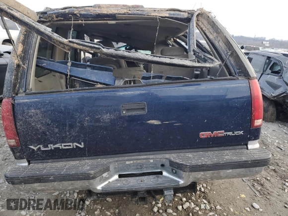 1996 GMC Yukon with VIN 1GKEK13R2TJ718801, listed as a Copart auction lot 84489744 with Not Provided miles and Salvage Title. Bid and sale history available at DreamBid. Image 6.