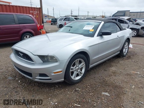 2014 Ford Mustang V6 z VIN 1ZVBP8EM5E5229361, wystawiony jako IAAI lot #42163228 z przebiegiem 199 081 mil mil oraz . Historia ofert i sprzedaży dostępna na DreamBid. Obrazek 2.