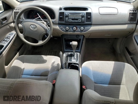 2005 Toyota Camry STD z VIN 4T1BE32K75U087837, wystawiony jako Copart lot #56735965 z przebiegiem 231 694 mil mil oraz Szkoda całkowita • Salvage title. Historia ofert i sprzedaży dostępna na DreamBid. Obrazek 8.
