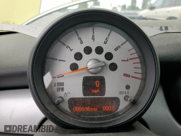 2011 MINI Hardtop with VIN WMWSU3C58BTX96968, listed as a Copart auction lot 62560915 with 88,616 mi miles and Salvage title. Bid and sale history available at DreamBid. Image 9.
