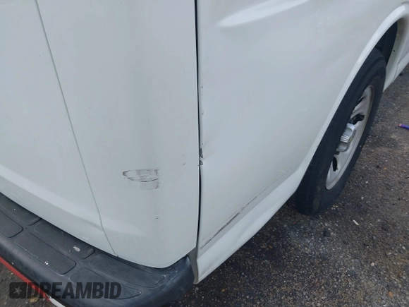 2014 Chevrolet Express Cargo z VIN 1GCSGAFX0E1155518, wystawiony jako IAAI lot #41915742 z przebiegiem 221 712 mil mil oraz . Historia ofert i sprzedaży dostępna na DreamBid. Obrazek 18.
