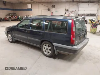 1998 Volvo V70 XC with VIN YV1LZ5647W2504059, listed as a IAAI auction lot 41704655 with 318,742 mi miles. Bid and sale history available at carsss.com. Image 3.