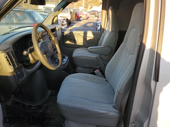 2005 Chevrolet Express Cargo z VIN 1GCFG15T251234110, wystawiony jako Copart lot #88493575 z przebiegiem Nie podano mil oraz Szkoda całkowita • Salvage title. Historia ofert i sprzedaży dostępna na DreamBid. Obrazek 7.