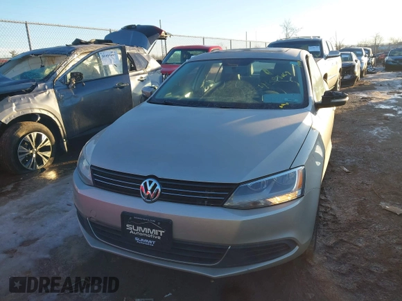 2013 Volkswagen Jetta SE with VIN 3VWDX7AJ6DM231773, listed as a IAAI auction lot 41388069 with 143,266 mi miles and . Bid and sale history available at DreamBid. Image 6.