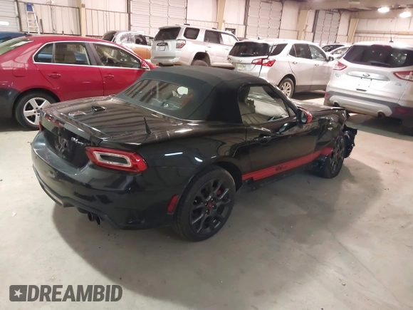 2018 FIAT 124 Spider Classica z VIN JC1NFAEK8J0133673, wystawiony jako IAAI lot #41596589 z przebiegiem 55 703 mil mil oraz . Historia ofert i sprzedaży dostępna na DreamBid. Obrazek 4.