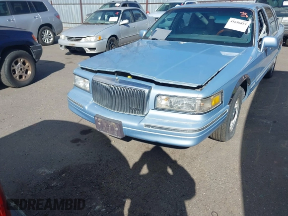 1997 Lincoln Town Car Executive z VIN 1LNLM81W4VY750458, wystawiony jako IAAI lot #41656839 z przebiegiem 150 569 mil mil oraz . Historia ofert i sprzedaży dostępna na DreamBid. Obrazek 6.