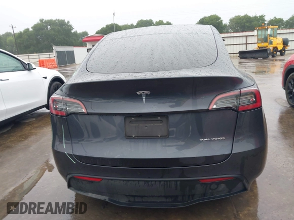 2024 Tesla Model Y Long Range z VIN 7SAYGDEE5RA260614, wystawiony jako IAAI lot #42191551 z przebiegiem 16 375 mil mil oraz . Historia ofert i sprzedaży dostępna na DreamBid. Obrazek 16.