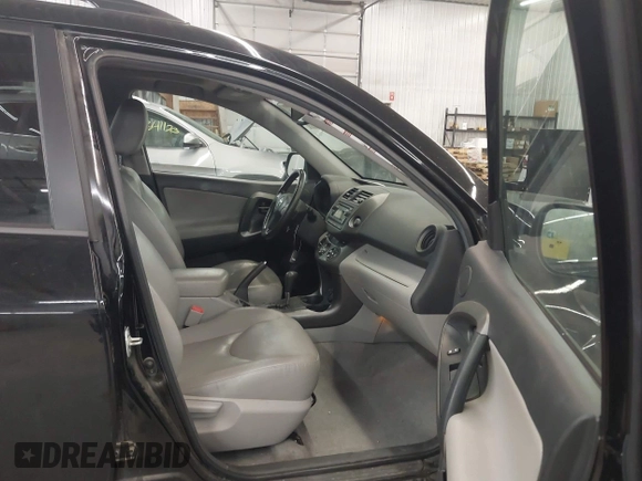 2012 Toyota RAV4 Limited z VIN 2T3DF4DV7CW269657, wystawiony jako IAAI lot #42335684 z przebiegiem 121 425 mil mil oraz . Historia ofert i sprzedaży dostępna na DreamBid. Obrazek 5.