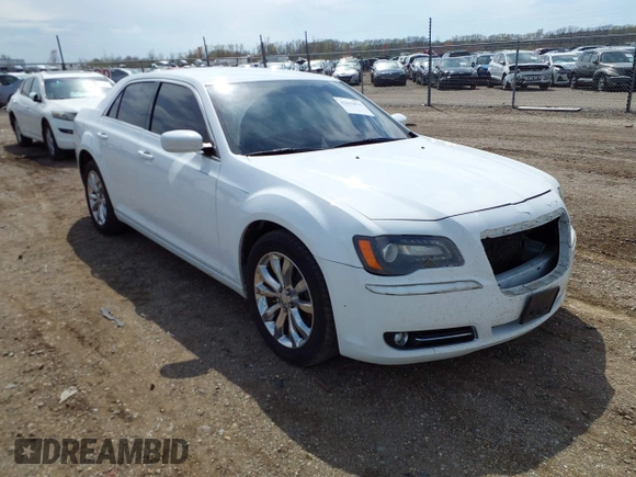 2013 Chrysler 300 S Glacier z VIN 2C3CCAGG1DH739509, wystawiony jako IAAI lot #42016876 z przebiegiem 227 015 mil mil oraz . Historia ofert i sprzedaży dostępna na DreamBid. Obrazek 1.