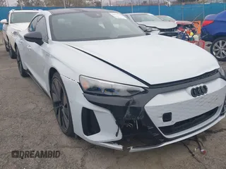 2023 Audi e-tron GT Prestige z VIN WAUEJBFW3P7004116, wystawiony jako IAAI lot #41771964 z przebiegiem 23 984 mil mil oraz . Historia ofert i sprzedaży dostępna na DreamBid. Obrazek 6.