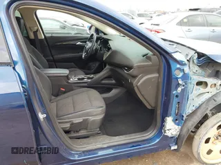 2022 Buick Envision Preferred with VIN LRBAZLR41ND068887, listed as a IAAI auction lot 41168277 with 33,997 mi miles. Bid and sale history available at carsss.com. Image 5.