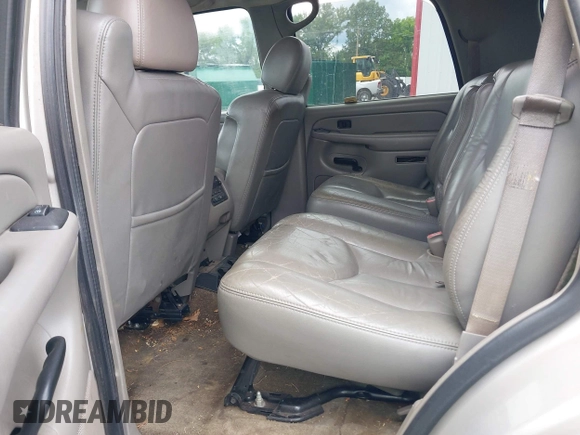 2004 Chevrolet Tahoe LS z VIN 1GNEC13Z84R140433, wystawiony jako IAAI lot #42352311 z przebiegiem Nie podano mil oraz . Historia ofert i sprzedaży dostępna na DreamBid. Obrazek 8.